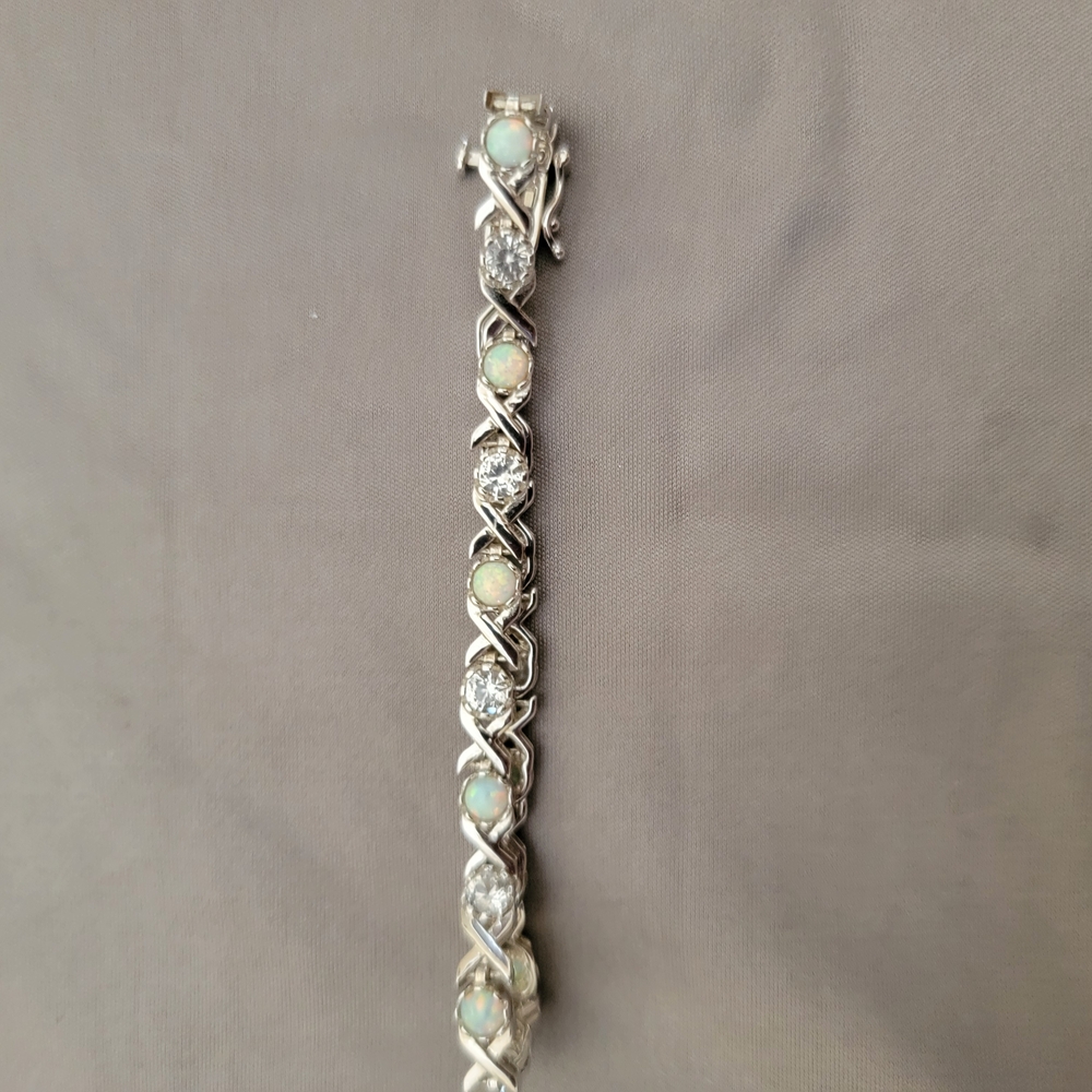 Elegant XOXO Bracelet - Picture 3 of 7